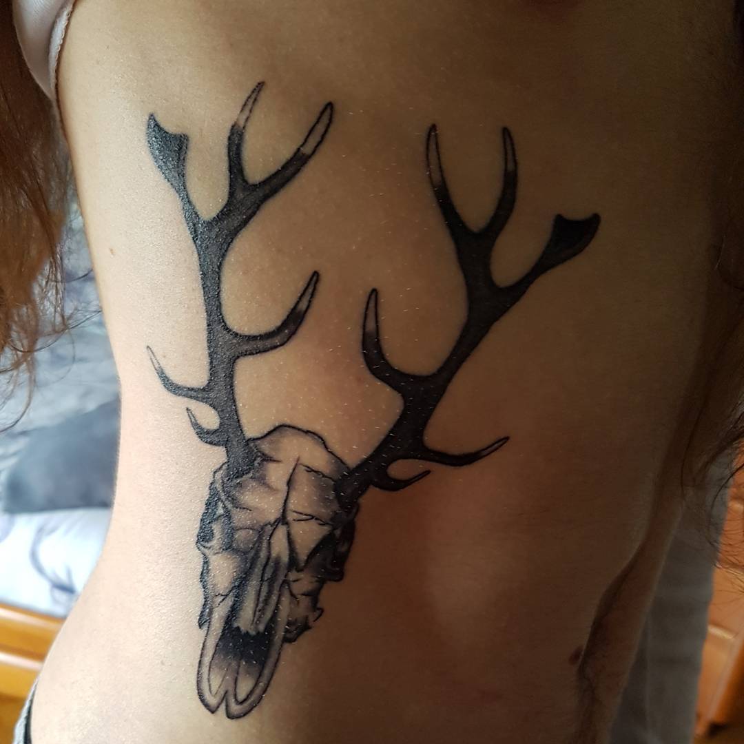 #tattoo #skull #deerskull #deertattoo #black #white #side #cervo #cranio #tattooed