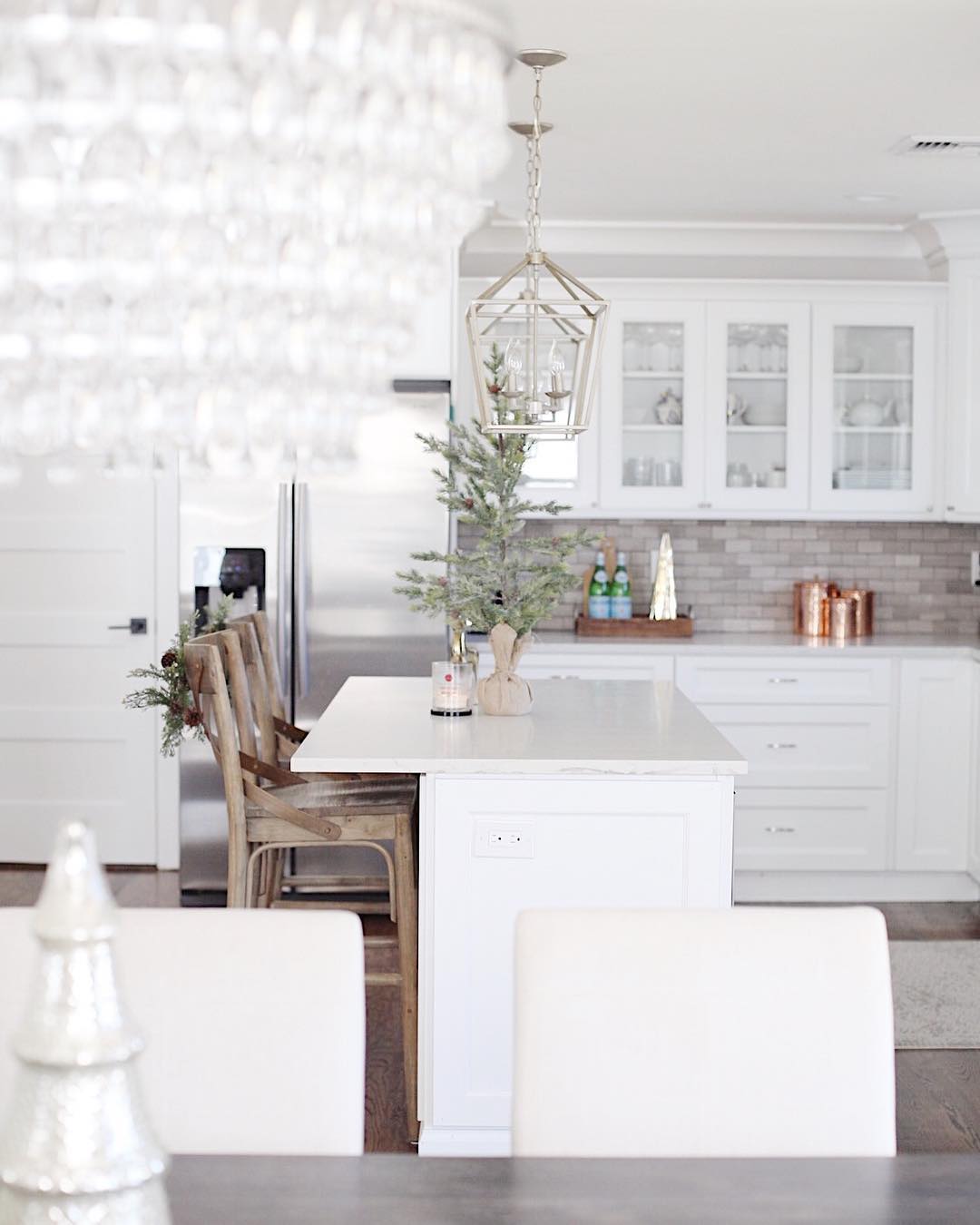 Christmas time kitchen decor idea. Pic by jaclynmari_