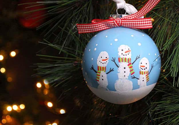 Simple DIY Fingerprint Snowman Ornament via plaid online