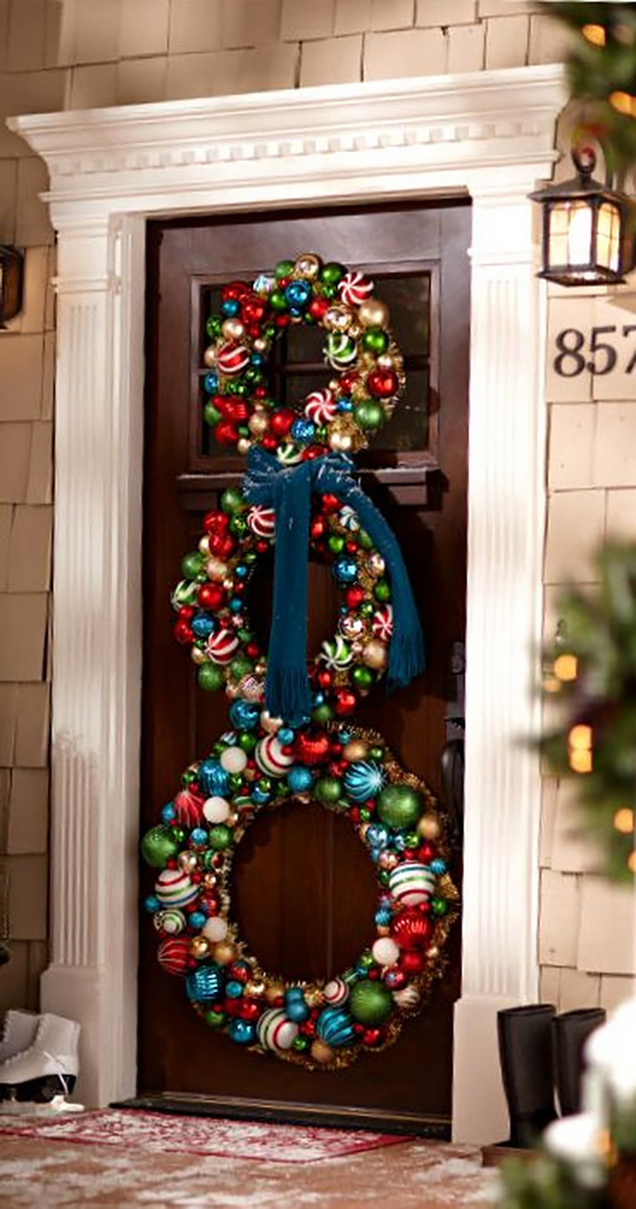 Snowman Silhouette Made Of Wreaths via familyholiday