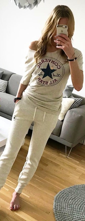 Gray Converse All-Star off-shoulder top and gray sweatpants. Pic by lilli_missheartmade