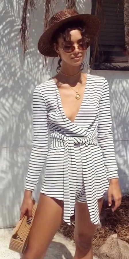 Black and white stripe v-neck long-sleeved shirt and brown sun hat