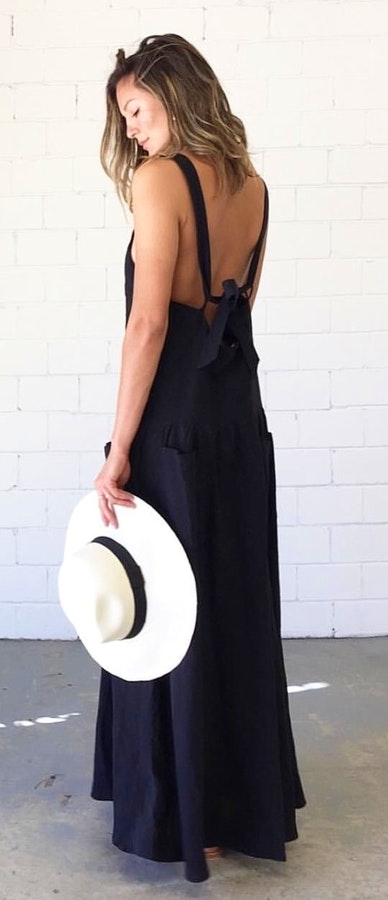 Black sleeveless dress