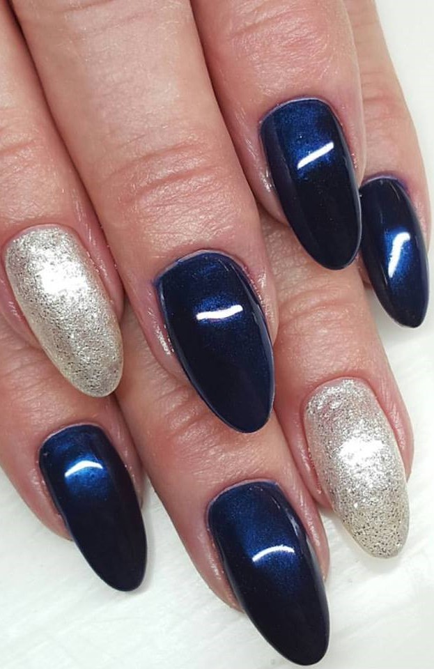 Fashionable Metallic Dark Blue Pigment on Black and Silver Glitter