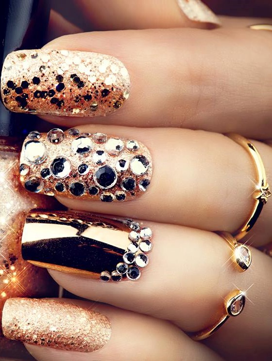 Modern Metallic Nails Manicure