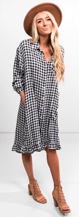 Checkered button-up long-sleeved dress with pair of beige suede open-toe chunky heeled sandals outfit.