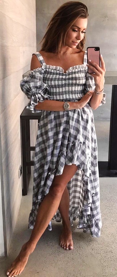 Gray and white plaid cold-sleeved dress.