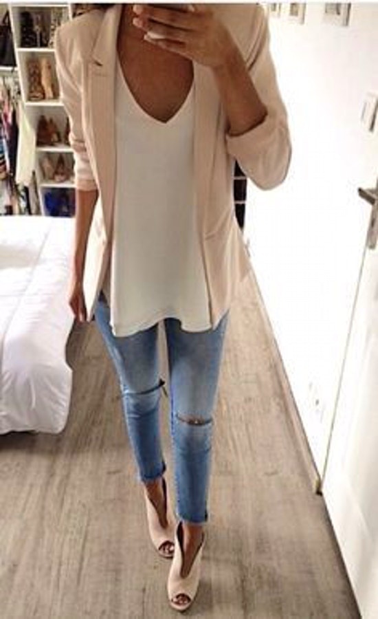 Blush Cardigan & White Tank Top & Bleached Ripped Skinny Jeans.