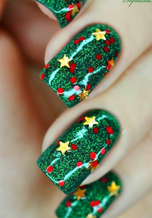 Fashionable nail design is inspried by the well-decorated Christmas tree.