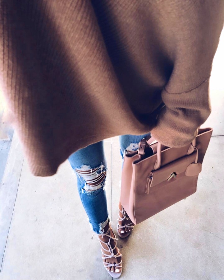 Mocha Oversized Knit + Ripped Skinny Jeans + White Sandals.