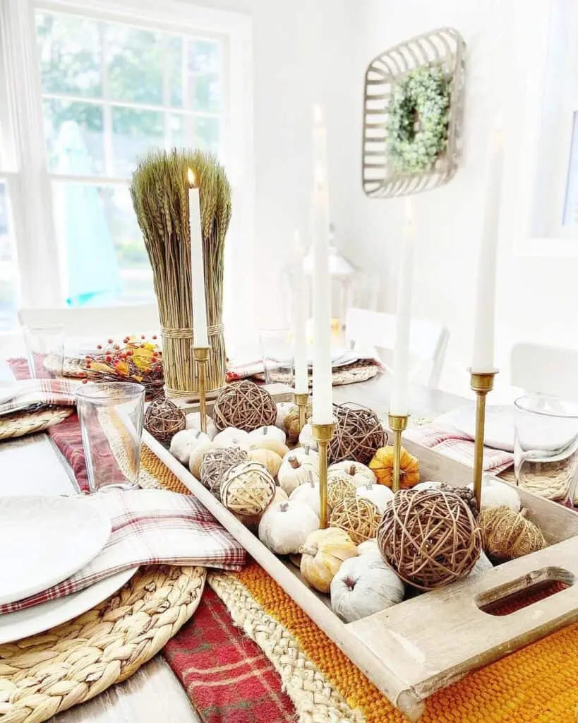 Pretty Thanksgiving table décor