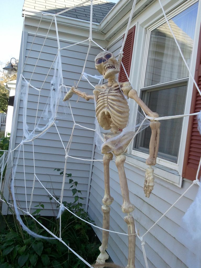 30+ Creative, Crazy and Creepy Outdoor Halloween Decor Ideas