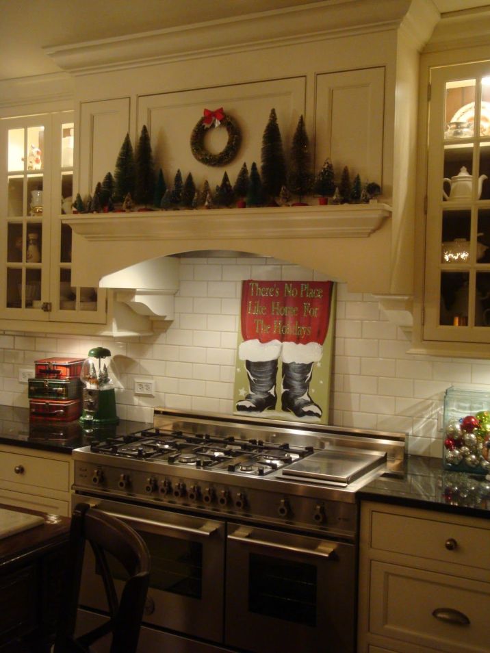 Love this kitchen hood with shelving Love the seasonal decorations on the shelf!