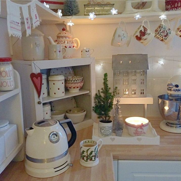 Lovely simple Christmas Kitchen.