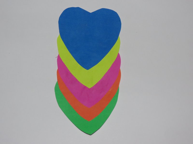 Make cutting heart shaped papers.