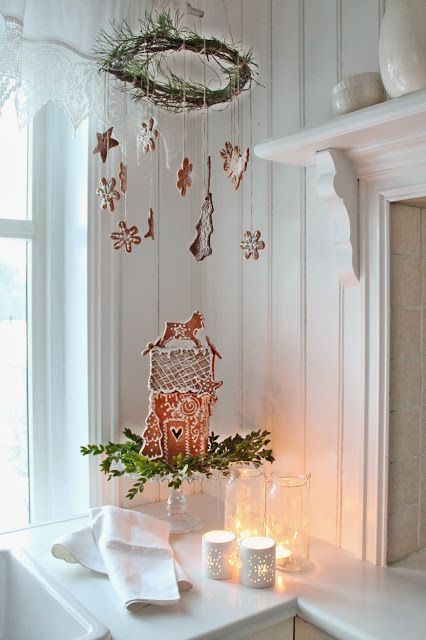 Vintage cottage Christmas decoration with gingerbread by VIBEKE DESIGN