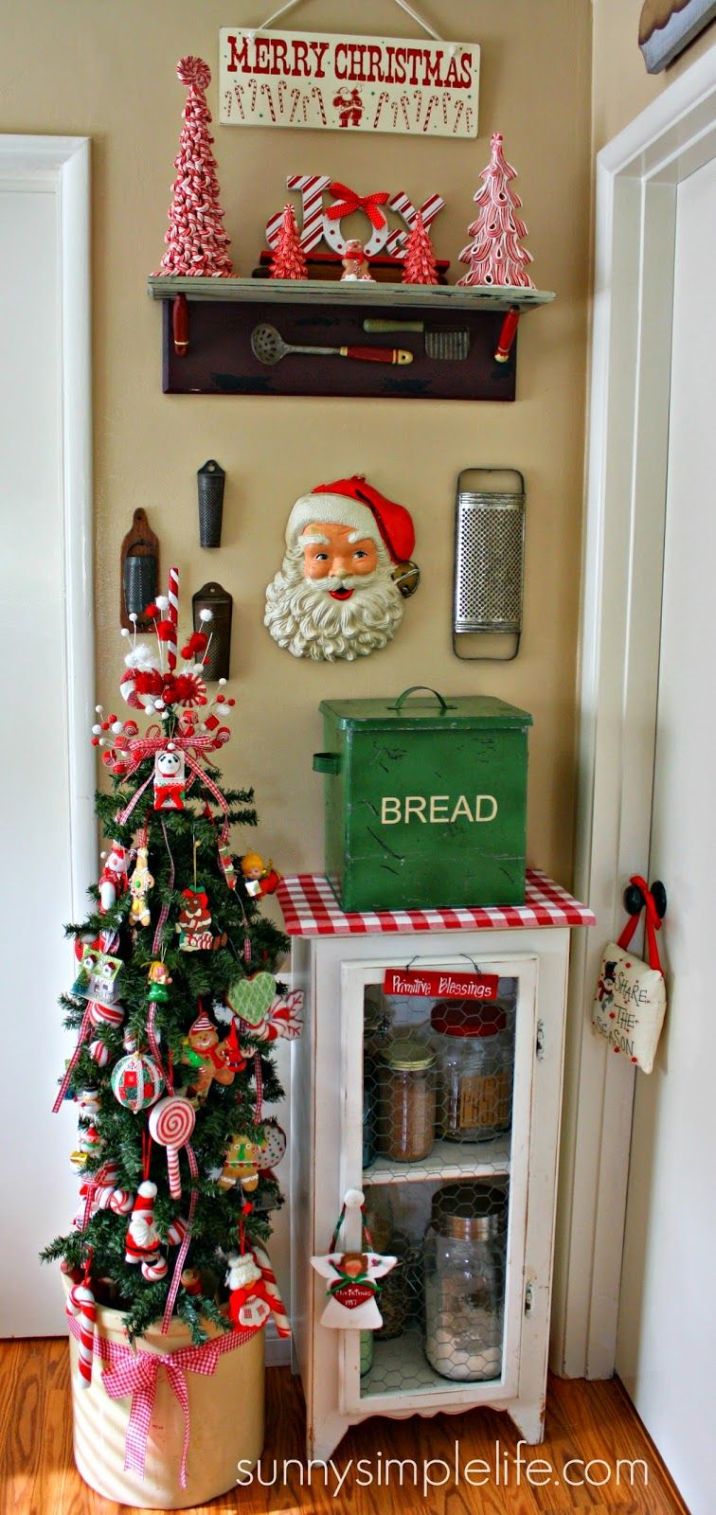 Vintage kitchen Christmas tree, neat how a small corner can contain so much.