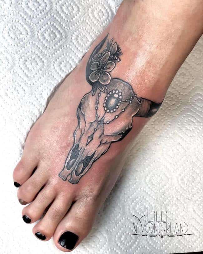 35 Fabulous Foot Tattoos for Women in 2024