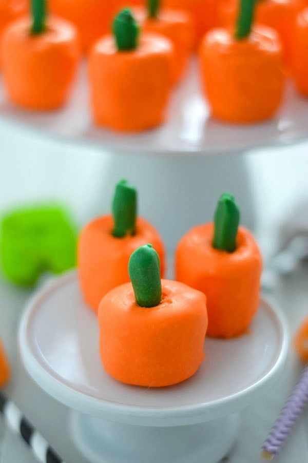 Halloween Marshmallow Pops