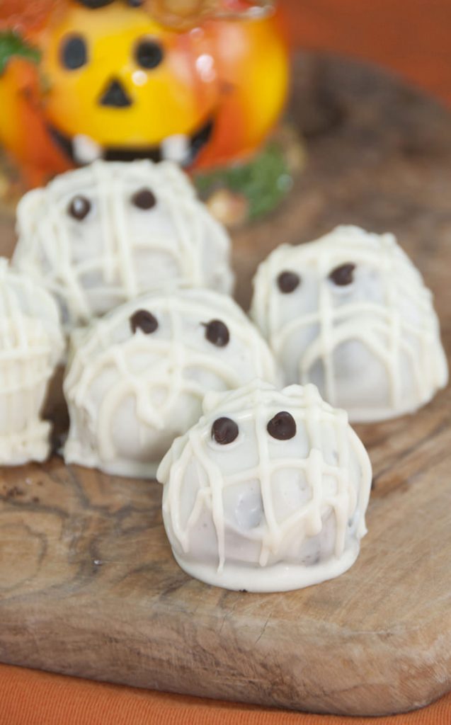 Halloween Mummy Oreo Truffles