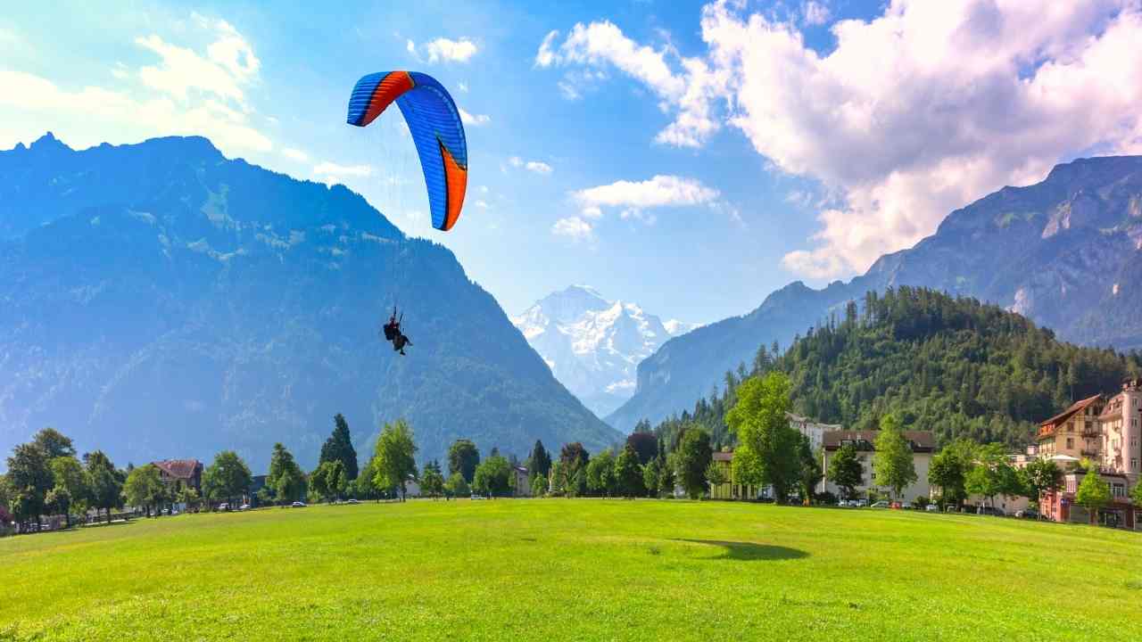 France to Switzerland via paragliding