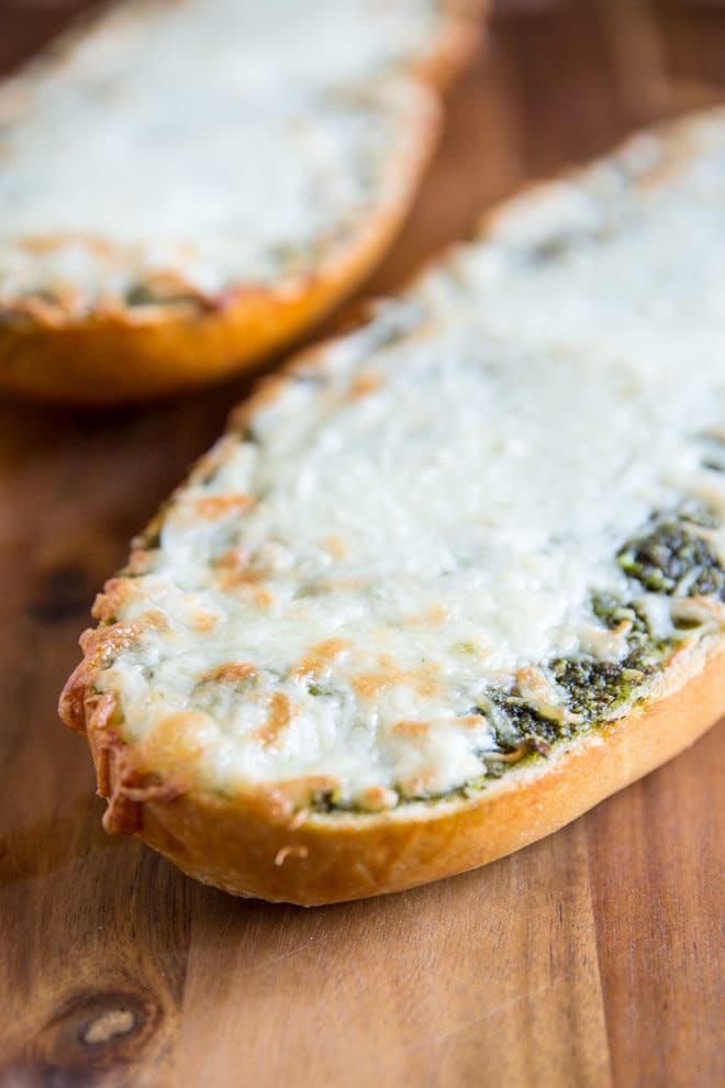 3-ingredient Pesto Cheese Bread