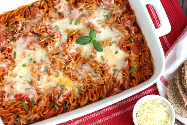 5-Ingredient Pizza Pasta Bake