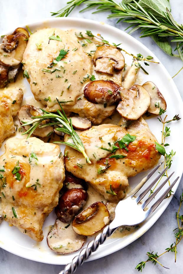 CREAMY GARLIC HERB MUSHROOM CHICKEN