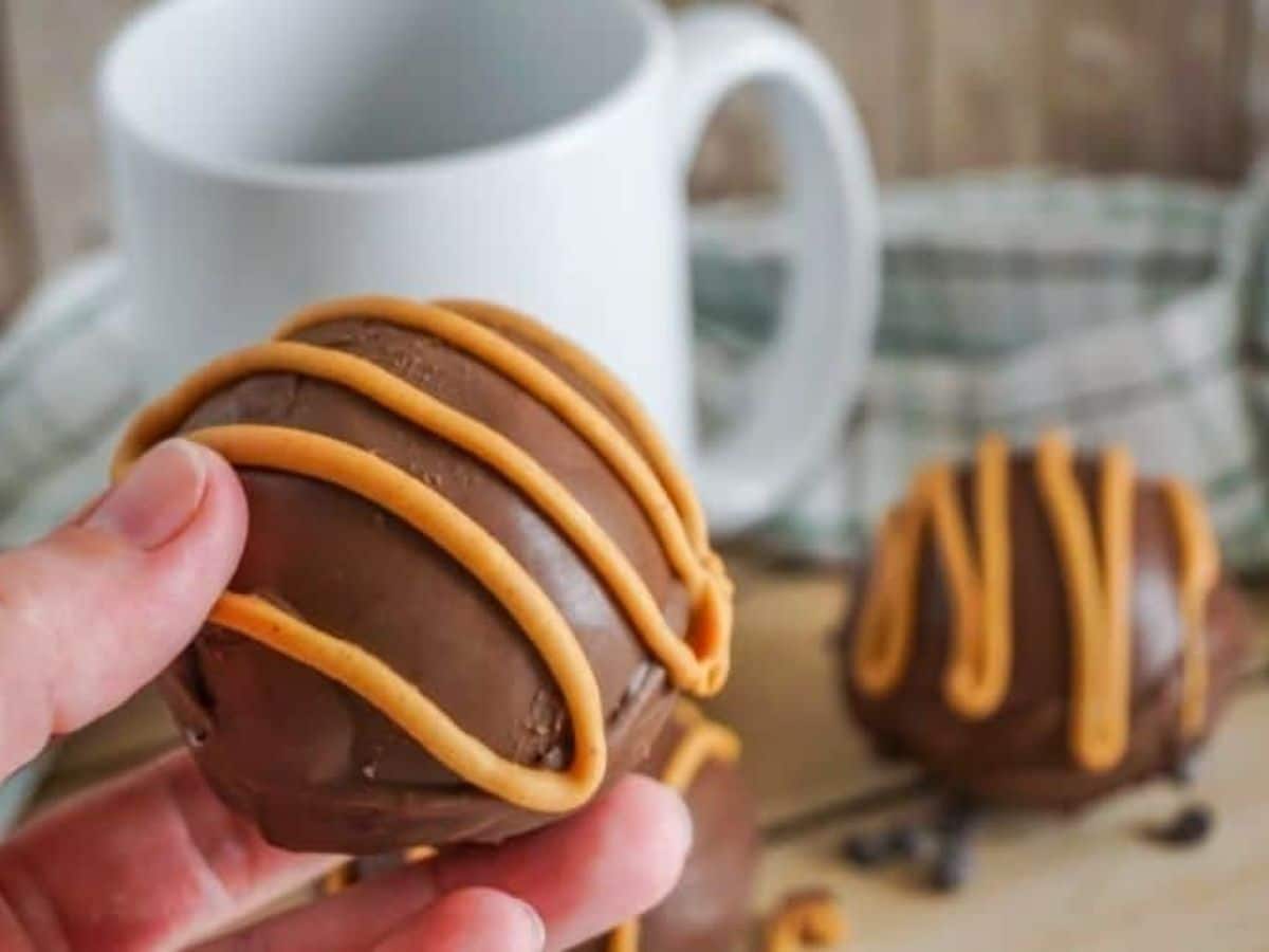 Peanut Butter Hot Cocoa Bombs
