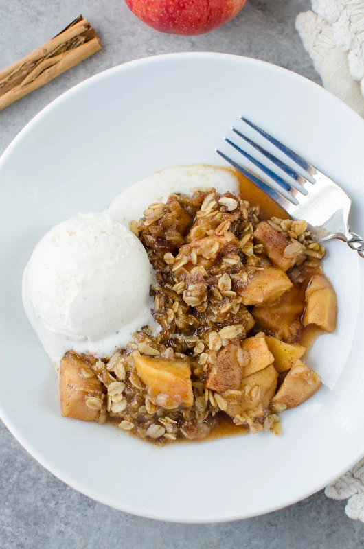 Slow Cooker Caramel Apple Crumble