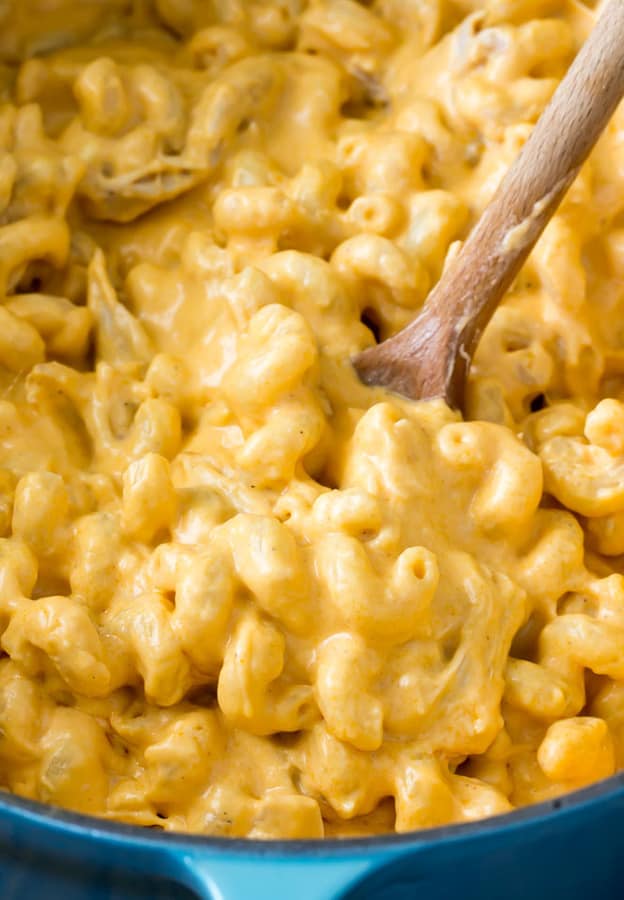 Spicy buffalo chicken mac and cheese