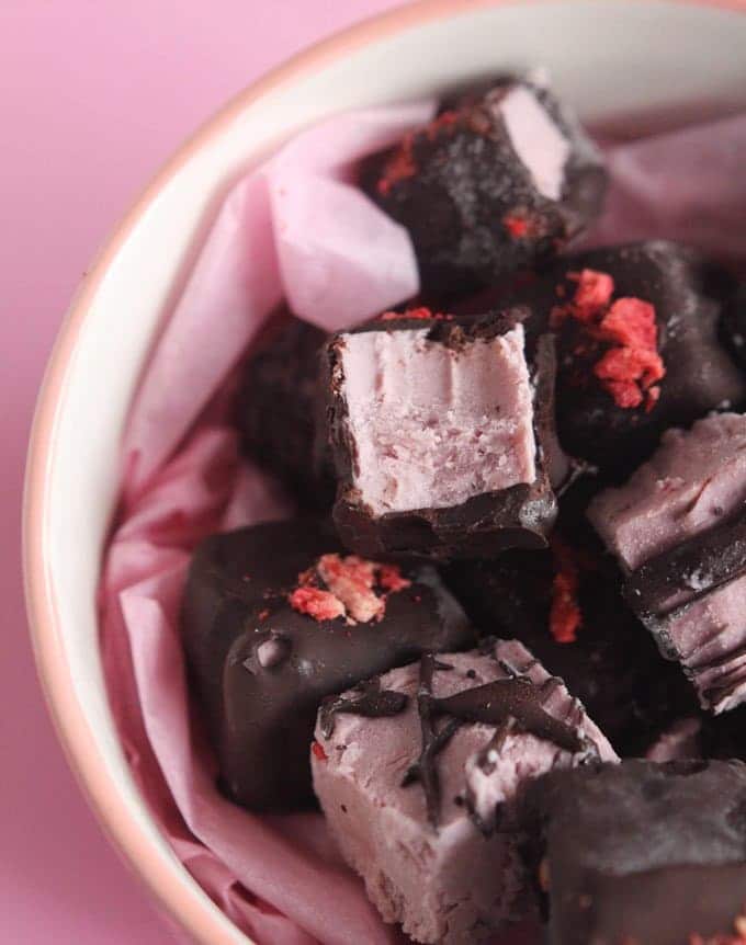 Chocolate Covered Strawberry Cheesecake Bites