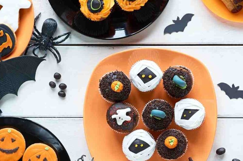 100 Scrumptious Halloween Treats to Make Trick or Treat a Blast!