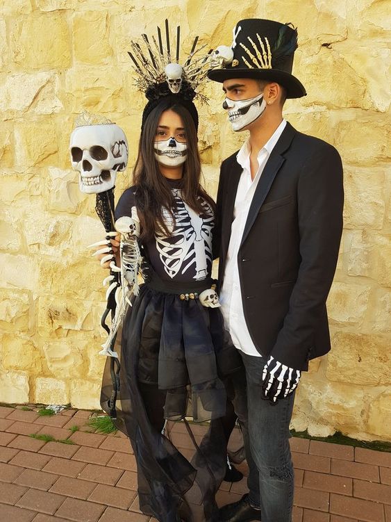 Halloween Costumes for Couples with Skeletons