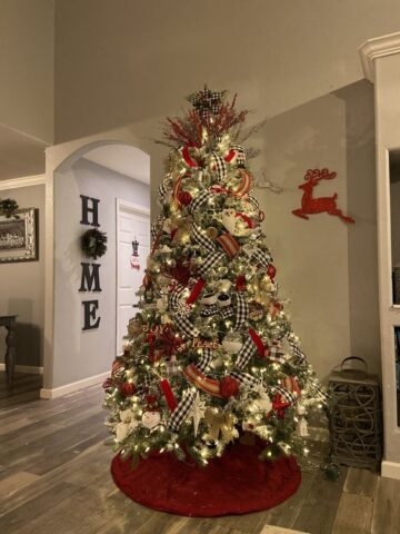 25 Best Christmas Tree Decoration Ideas & Trends for 2023