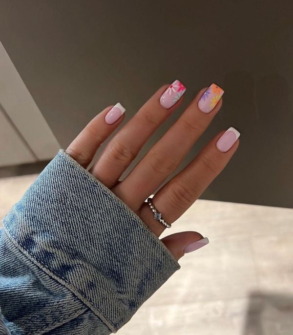 Flower Accent Nails