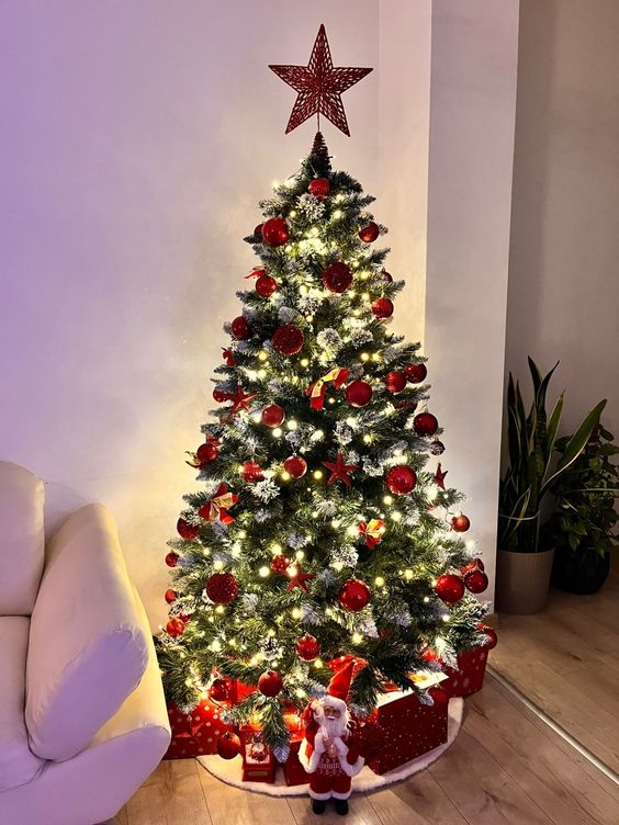 Red & Gold Christmas Tree Decor