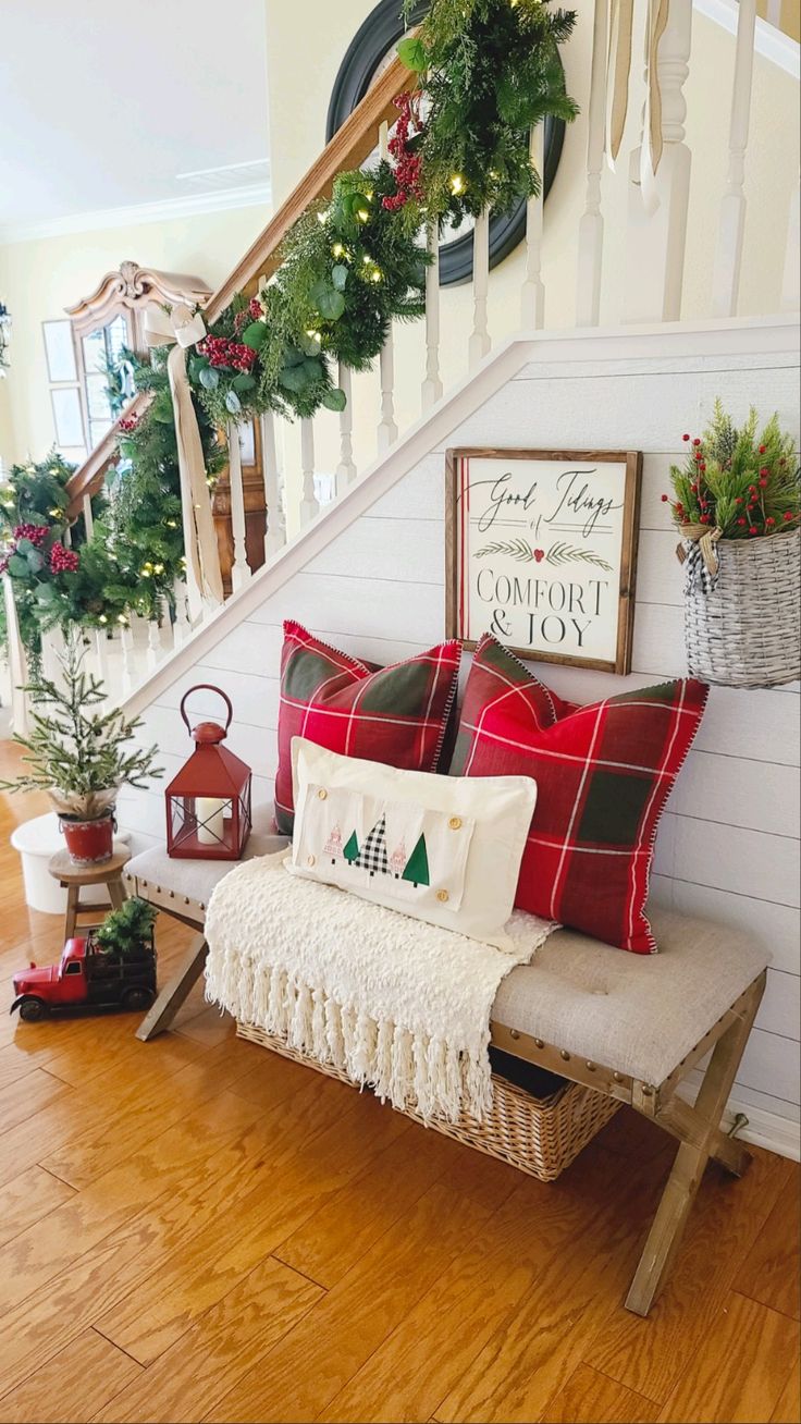 Christmas Entryway and Bench Styling