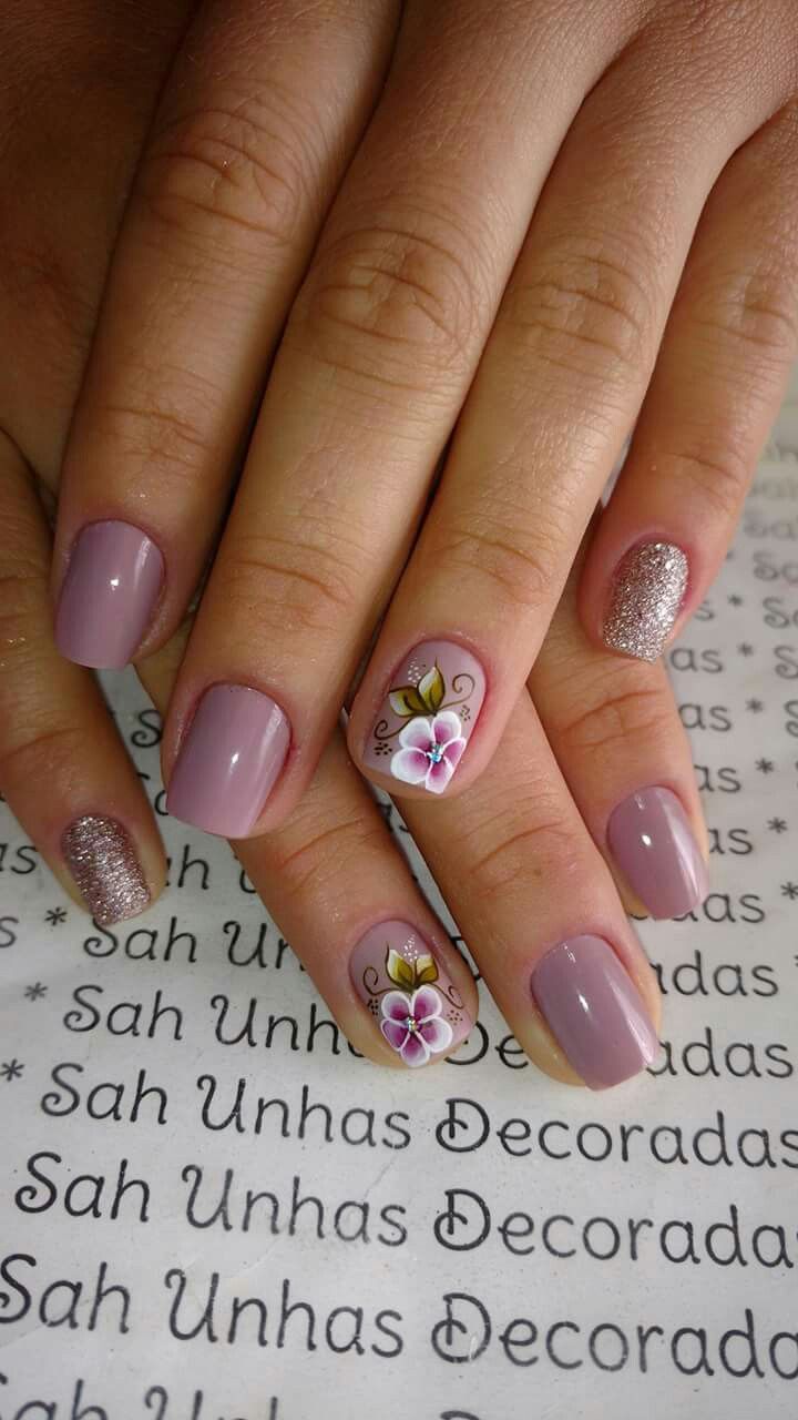 Flowers pressed in the nails