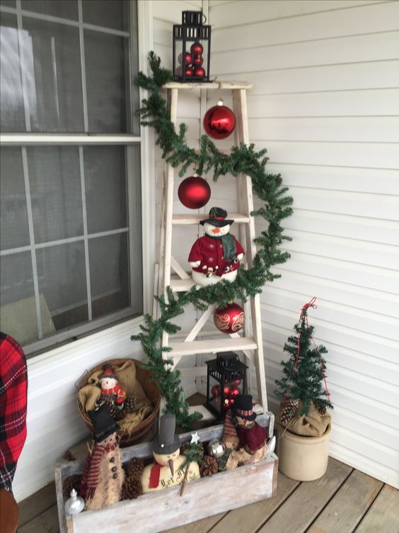 Outdoor porch at Christmas