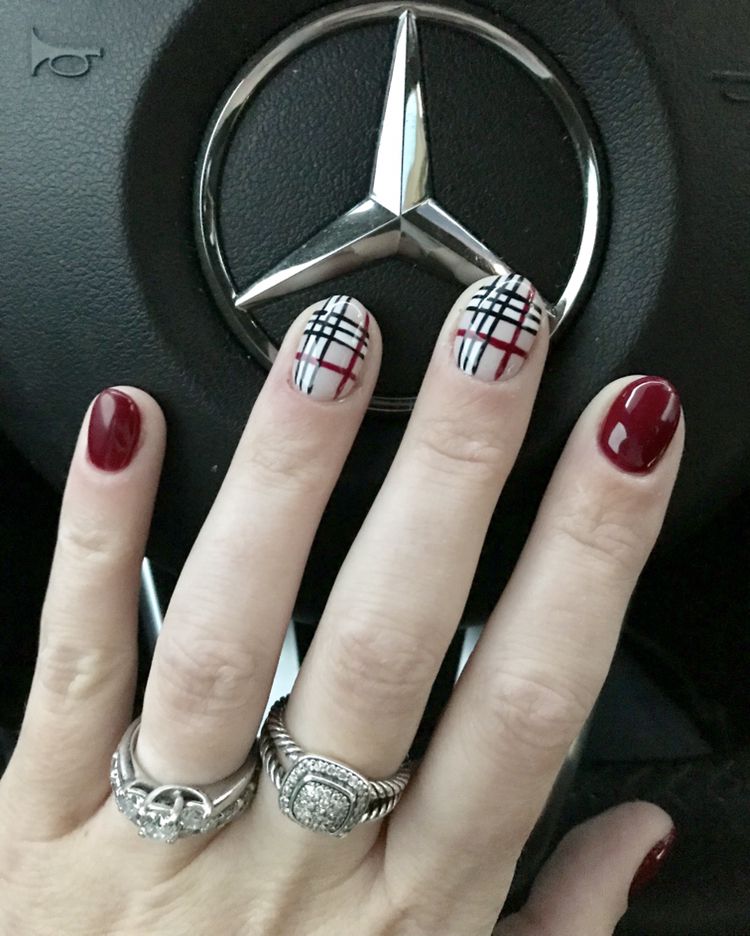 Plaid nail art