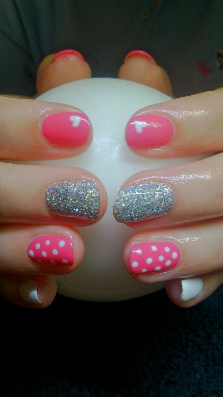 Romantic DIY Valentines Day Nail Art