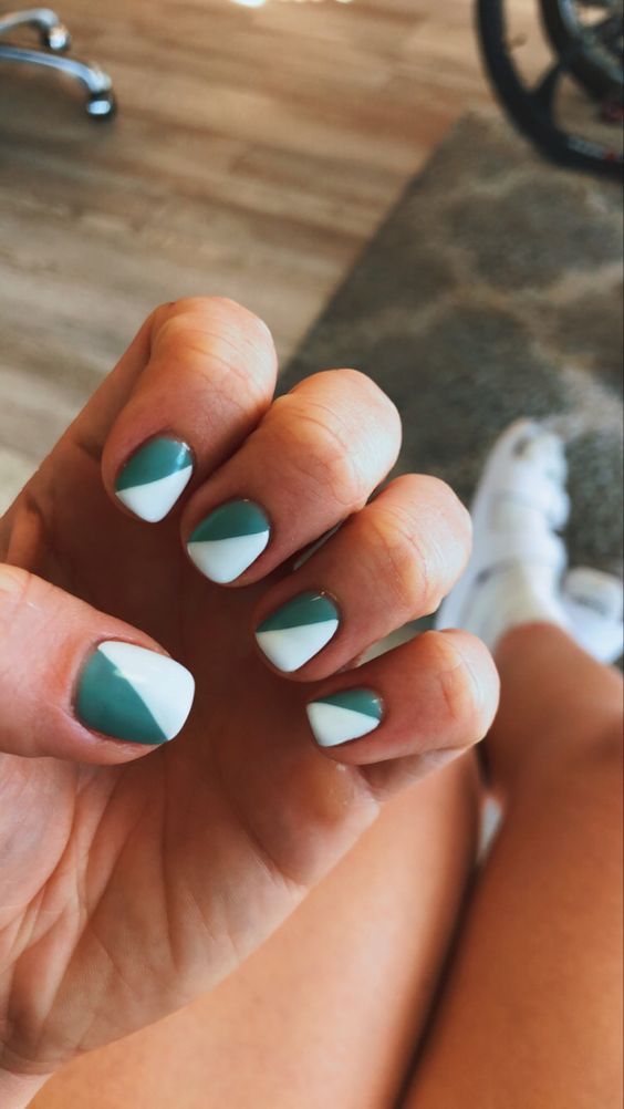 Two-toned manicure with the center of each nail