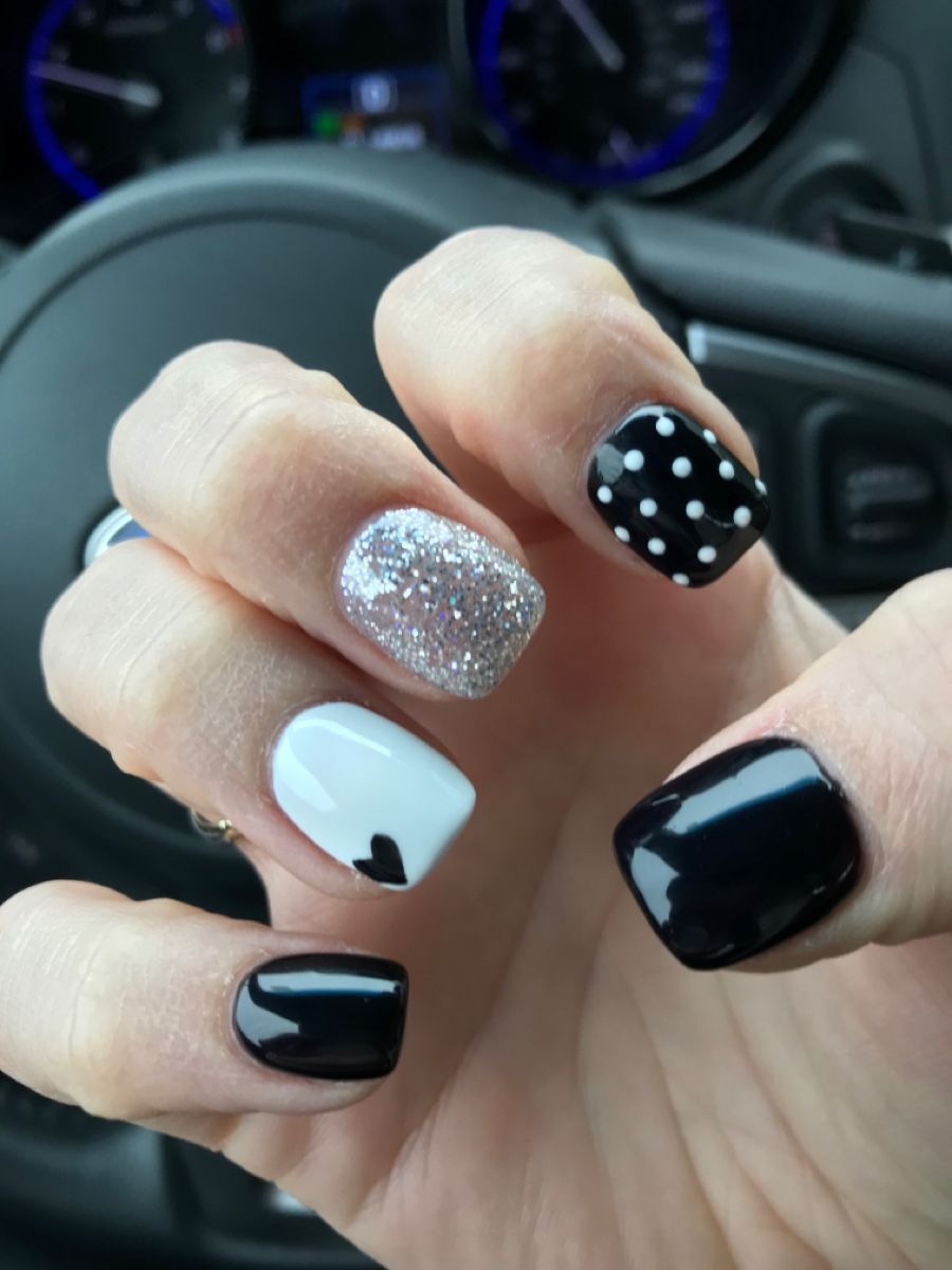 Black and white nails polka dots