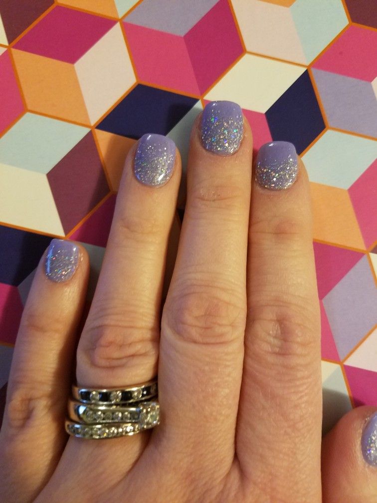 Frosty-tipped glitter nails