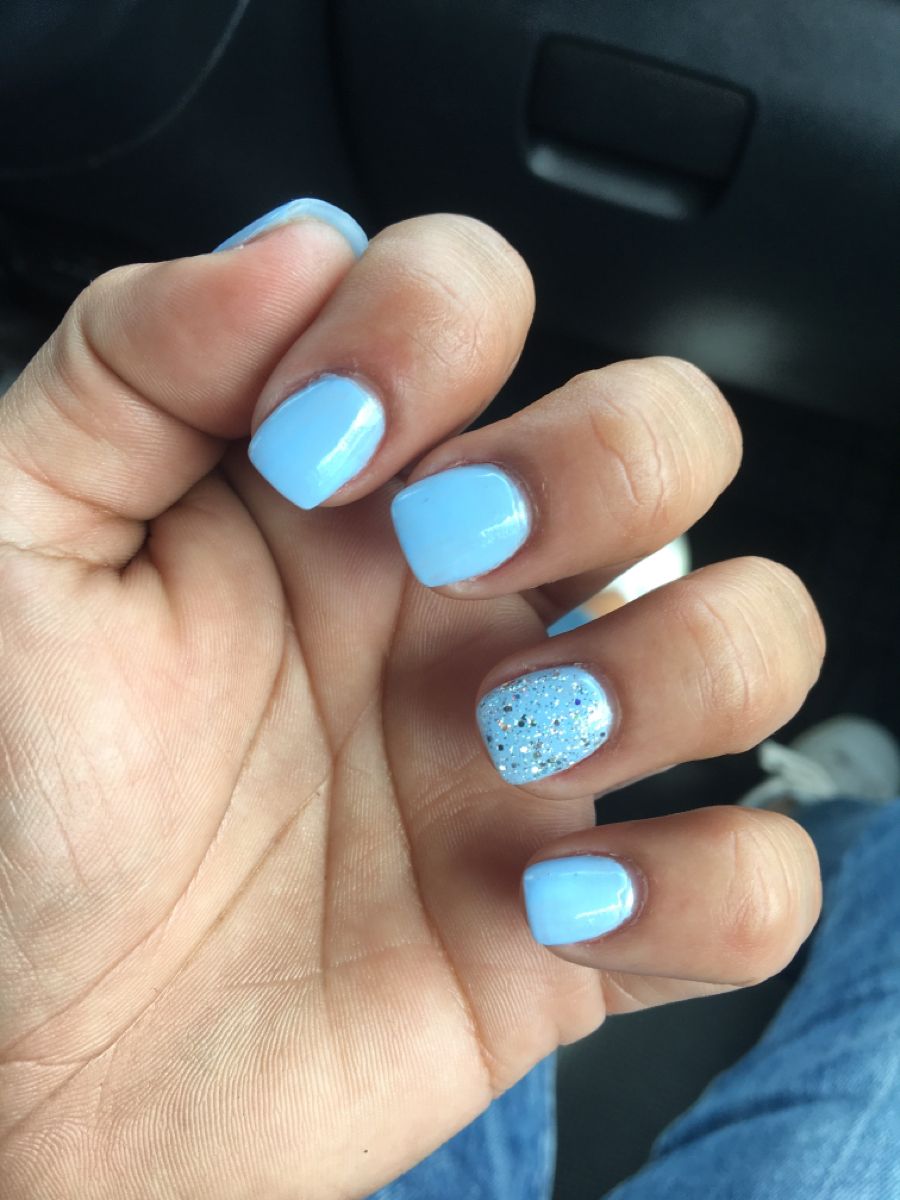 Short acrylic nails