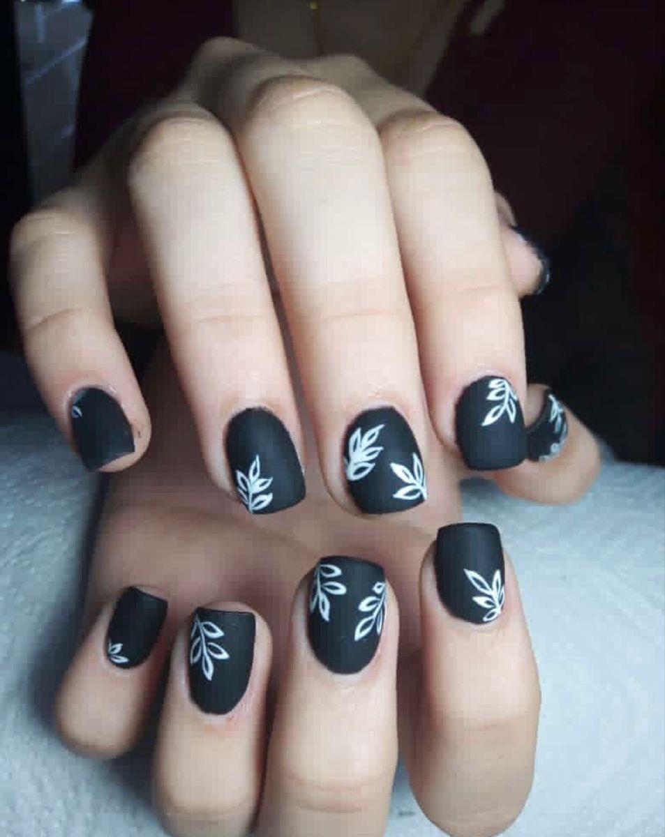 Short black nails