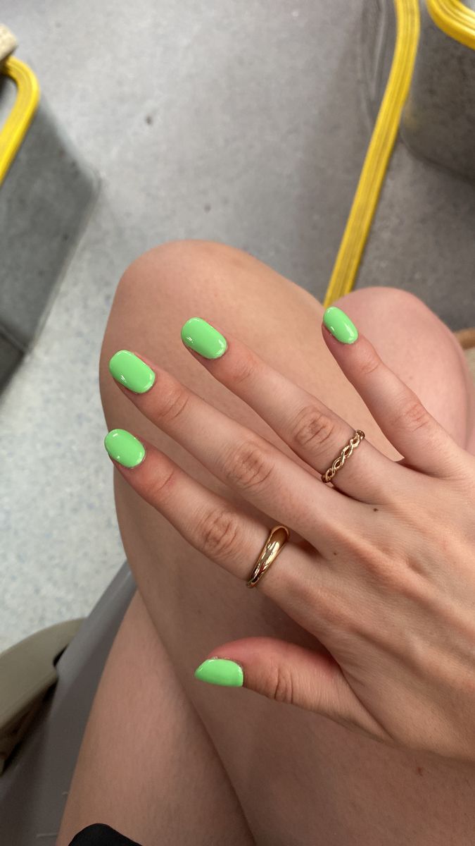 Light green dip powder nails short round