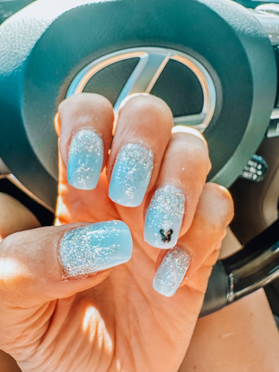 Perfect Ombré Cinderella Nails for a Disney Vacation!
