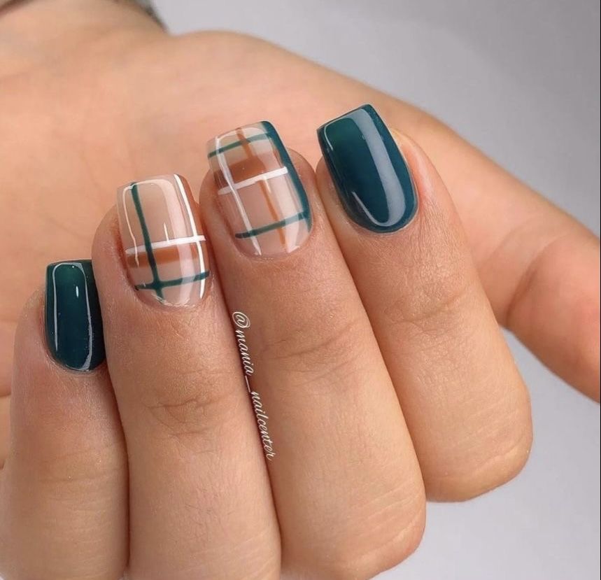 Simple Stripe Nails